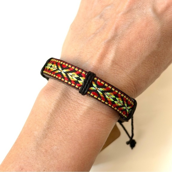 ⭐️ 5 for $25 Leather Aztec Geometric Print Adjustable Band Bracelet - Picture 3 of 5
